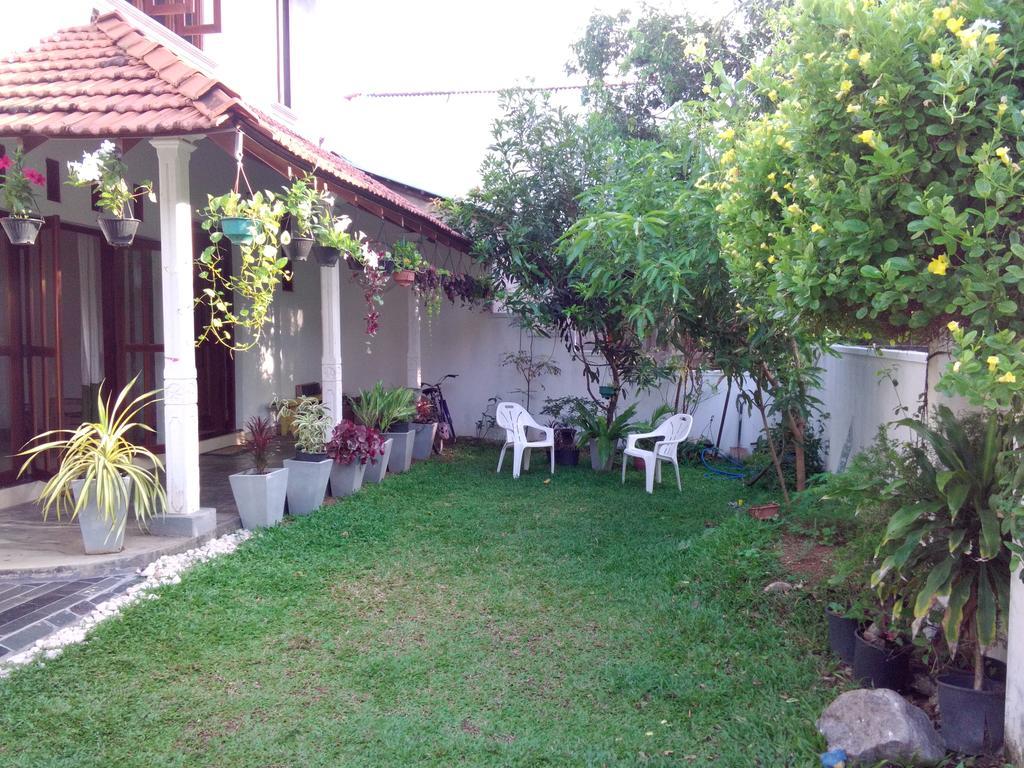 Chelli Homestay Негомбо Екстериор снимка
